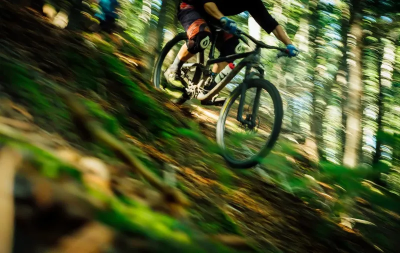 downhill mountain biker