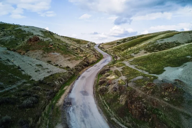 dangerous road path